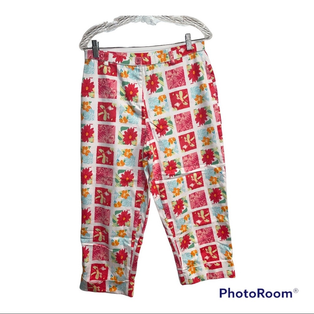 Larkspur Capris Size 14 in floral pattern for a versatile pairing